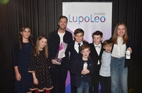 LupoLeo Award: LupoLeo Award-Sieger Sebastian Vettel begeistert: "Ich bin wirklich gerührt" / Größter Förderpreis für soziales Engagement im Kinder- & Jugendbereich: Recycling Roadies und Giulianna Göb ausgezeichnet
