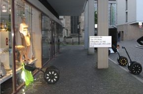 Polizeiinspektion Hildesheim: POL-HI: Segway fährt in Schaufensterscheibe