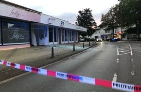 Polizei Minden-Lübbecke: POL-MI: Geldautomaten gesprengt: Unbekannte flüchten mit dunkler Limousine