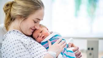 Bundesinstitut für Öffentliche Gesundheit: NZFH-Studie: Junge Familien sind zunehmend psychosozial belastet