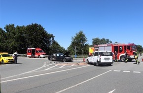 Kreispolizeibehörde Höxter: POL-HX: Verkehrsunfall auf der B64