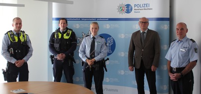 Polizeipräsidium Hamm: POL-HAM: Joggerin und Polizeibeamte führen lebensrettende Maßnahmen durch - Polizeipräsident spricht seine Anerkunng aus