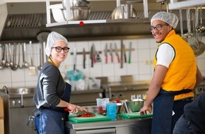 Bundesverband der Systemgastronomie e. V.: Scharfe Currysoße, rauchende Köpfe und eine tolle Party: In Aachen fand der 14. Teamcup der Systemgastronomie statt