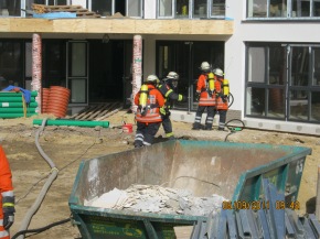 POL-STH: Schweißarbeiten verursachen Großeinsatz von Feuerwehr und Rettungskräften