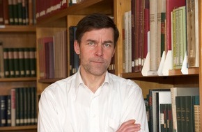ZDF: Mainzer Stadtschreiber 2013 Peter Stamm in Amt eingeführt / ZDF-Programmdirektor Dr. Norbert Himmler: Ein Autor, der hohe Auflagenzahlen erreicht und auch die Kritiker zum Schwärmen bringt (BILD)