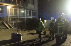 Feuerwehr Hattingen: FW-EN: Brand in einer Gebäudedurchfahrt