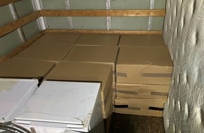 Zollfahndungsamt Hannover: ZOLL-H: 250.000 Zigaretten unter Haushaltsgeräten / ZOLL stellt große Menge Schmuggelzigaretten auf der A2 bei Gütersloh sicher