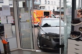 Kreispolizeibehörde Wesel: POL-WES: Hamminkeln - Auto landet in Apotheke