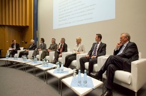 Communication Summit: Fragmentierte digitale TV-Welt: Fernseh- und Medienexperten diskutieren TV-Zukunft am Communication Summit 2009