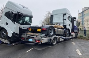 Polizei Mönchengladbach: POL-MG: LKW auf Abwegen - Sperrung der Marie-Juchacz-Straße