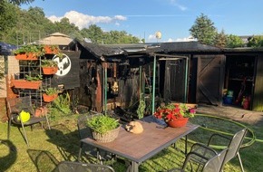 Feuerwehr Oberhausen: FW-OB: Feuer in einer Kleingartenanlage