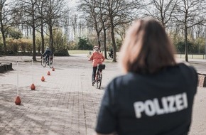 Kreispolizeibehörde Wesel: POL-WES: Kreis Wesel - Rein ins Wochenende, rauf aufs Rad - Die Polizei bietet im Mai samstags Pedelec-Trainings an.