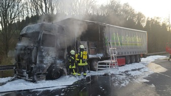 Polizeidirektion Göttingen: POL-GOE: (735/2015) LKW-Brand auf der Autobahn 7 - Ursache technischer Defekt, bis zu dreizehn Kilometer Stau