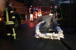 Feuerwehr Stolberg: FW-Stolberg: Starkregen und mehrere Ölspuren beschäftigen Feuerwehr bis in die Nacht
