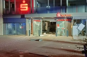 Polizei Aachen: POL-AC: Unbekannte Täter sprengen Geldautomat