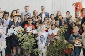 Wunschbaumaktion und Rundgänge: Oberbürgermeister Marcus König besucht Neubaufest im Kinderklinikum Nürnberg