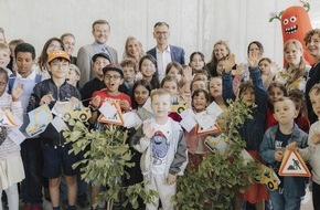 Klinikum Nürnberg: Wunschbaumaktion und Rundgänge: Oberbürgermeister Marcus König besucht Neubaufest im Kinderklinikum Nürnberg