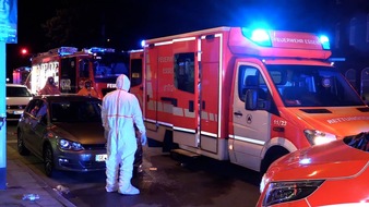 Feuerwehr Essen: FW-E: Person mit unbekannter Substanz kontaminiert - Feuerwehr im Großeinsatz