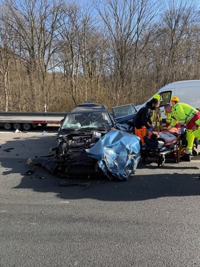 FW Ratingen: Schwere Verkehrsunfall auf der BAB 3