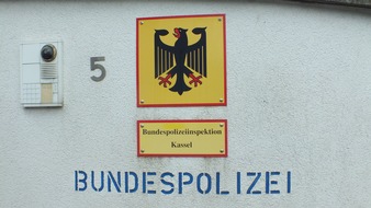 Bundespolizeiinspektion Kassel: BPOL-KS: Süßwarenautomat im Bahnhof Hünfeld beschädigt