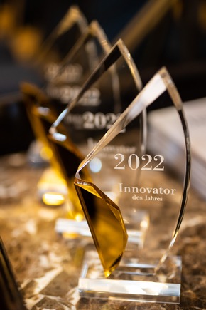 DDW Die Deutsche Wirtschaft kürt 21 Innovatoren und Oliver Kahn nimmt Ehrenpreis entgegen / Ralf Dümmel Invest gewinnt den Publikumspreis