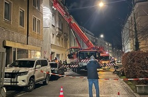 Feuerwehr M&uuml;nchen: FW-M: Schweres Heben auf engem Raum (Schwanthalerh&ouml;he)