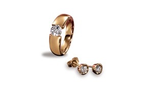 Tchibo GmbH: Über 50 % der deutschen Frauen wünschen sich Goldschmuck zu Weihnachten - aber nur knapp 10 % der Männer werden diesen Wunsch erfüllen
