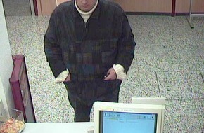 Polizei Rhein-Erft-Kreis: POL-BM: Hürth-Hermülheim Ergänzung zum Banküberfall vom 20.09.01 / Foto 1