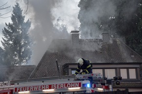 FW-MK: Dachstuhlbrand an der Hansaallee