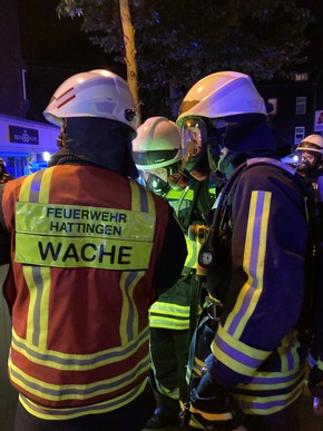 FW-EN: Wohnungsbrand mit vier Verletzten - Zweiter Einsatz parallel