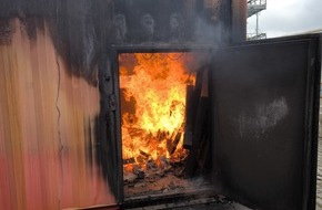 Feuerwehr Wetter (Ruhr): FW-EN: Wetter - Heißausbildung bei der Berufsfeuerwehr Hagen