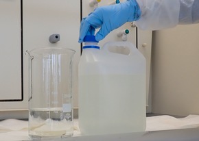 ZOLL-M: 15 Liter flüssiges Amphetamin sichergestellt.