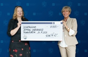von Poll Immobilien GmbH: VON POLL IMMOBILIEN unterstützt die Stiftung KinderHerz mit 10.000 Euro