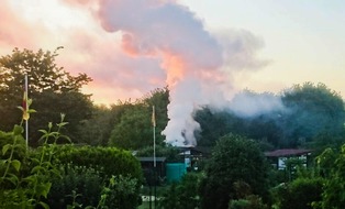 Feuerwehr Gelsenkirchen: FW-GE: Zwei Brände in einer Kleingartenanlage in Erle
