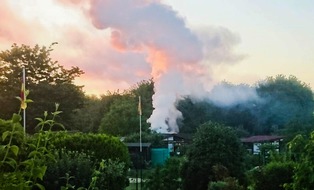 Feuerwehr Gelsenkirchen: FW-GE: Zwei Brände in einer Kleingartenanlage in Erle