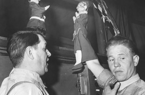Polizei Bochum: POL-BO: Zum Tag des Puppenspiels: Polizeipuppenbühne blickt auf lange Erfahrung zurück - 1953 fällt das erste Mal der Vorhang