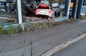 Polizeipräsidium Konstanz: POL-KN: (St. Georgen im Schwarzwald / Schwarzwald-Baar-Kreis) Nachtragsmeldung - 15-Jährige entzieht sich Verkehrskontrolle und verursacht schweren Verkehrsunfall (23.05.2025)