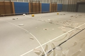 Polizeidirektion Pirmasens: POL-PDPS: Unbekannte verwüsten Sporthalle der Thomas-Mann-Schule
