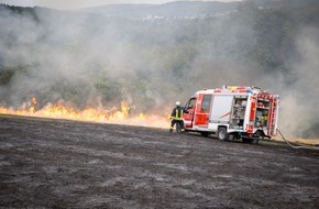 Feuerwehr, Katastrophenschutz und Rettungsdienst Rheingau-Taunus-Kreis: FW Rheingau-Taunus: Erneut Flächenbrände im Rheingau-Taunus-Kreis: 50.750m² abgebrannt, knapp 450 Kräfte im Einsatz.