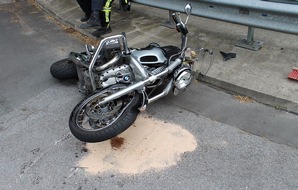 Kreispolizeibehörde Olpe: POL-OE: Motorradfahrer verletzt sich bei Auffahrunfall leicht