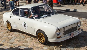 SKODA startet bei Hamburg-Berlin-Klassik mit fünf Oldtimern und Starbesetzung (FOTO)