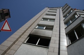 Feuerwehr Essen: FW-E: Wohnungsbrand in einem siebengeschossigen Mehrfamilienhaus, mehrere Kleintiere verendet