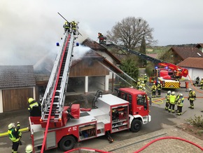 KFV-CW: Intensiver Atemschutzeinsatz bei Großbrand in Rotfelden - Keine Verletzten - 300.000 Euro Schaden - 120 Einsatzkräfte vor Ort
