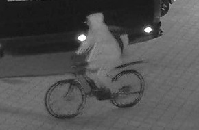 Polizeiinspektion Emsland/Grafschaft Bentheim: POL-EL: Papenburg - &Ouml;ffentlichkeitsfahndung nach r&auml;uberischer Erpressung in Spielhalle - Polizei bittet um Hinweise