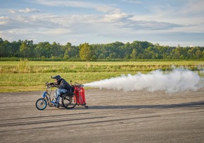 Rasende Feuerlöscher holen Geschwindigkeits-Weltrekorde
