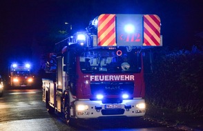Feuerwehr Iserlohn: FW-MK: Brennender PKW greift auf Carport über
