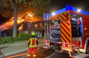 Kreisfeuerwehrverband Segeberg: FW-SE: Dachstuhlbrand eines Reetdachhauses in Kaltenkirchen