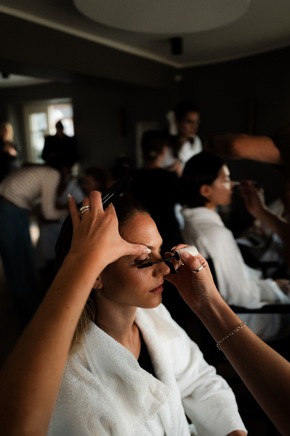Celebrate Love – in jedem Augenblick Neue Long Lasting Mascara komplettiert das Bridal Look Portfolio Mercedes-Benz Sommerort Sylt mit Kaviar Gauche, IWC, Leica und Dr. Hauschka