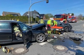 Feuerwehr Bocholt: FW Bocholt: Verkehrsunfall mit drei Beteiligten in Bocholt