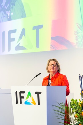 &quot;Unser Schiff rammte einen Plastikberg&quot; / Offizielle Eröffnung der IFAT 2018 mit Kunststoff-Debatte